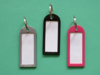 Visačka V 3x6,5cm s kroužkem