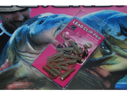 LK Baits Závěska Lead Clip Peg Camo Muddy