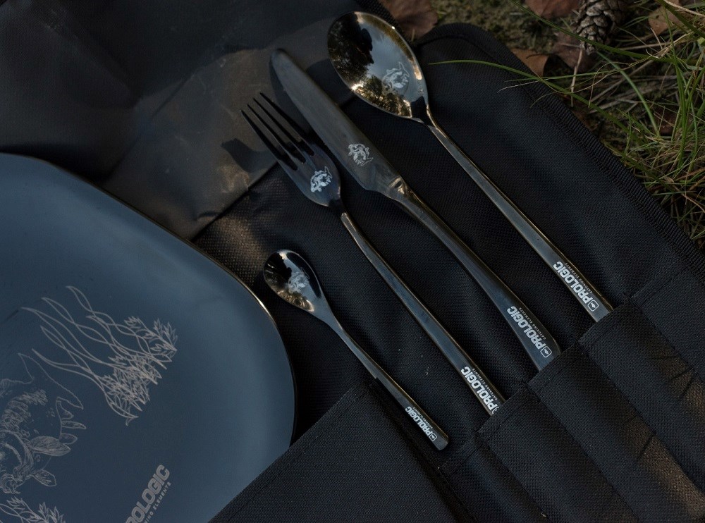 Prologic Talíř S Příborem Blackfire Dinning Set (obrázek 8)