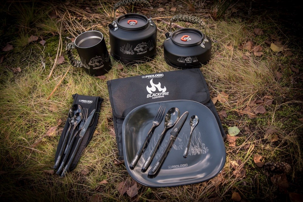 Prologic Talíř S Příborem Blackfire Dinning Set (obrázek 9)