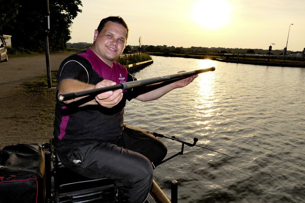 Browning Podběráková Tyč Black Magic CFX Landing Net Handle 2,5m (obrázek 11)