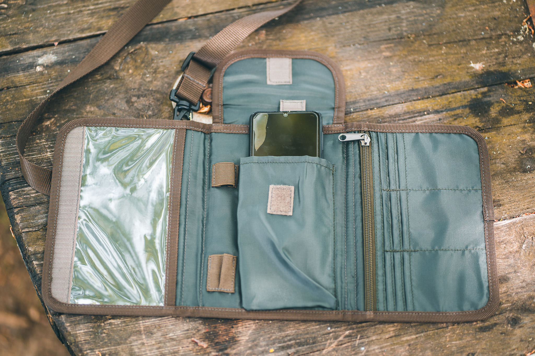 Giants Fishing Pouzdro na Doklady a Telefon Security Pouch - Obrázek 6