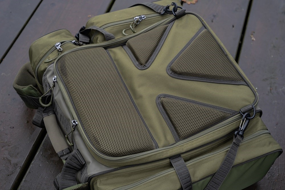 Korum Batoh Progress Ruckbag 35l (obrázek 10)