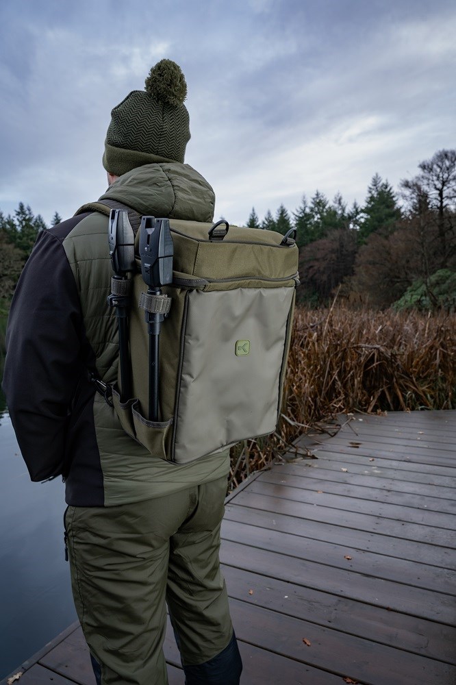 Korum Batoh Progress Roversack 25l (obrázek 8)