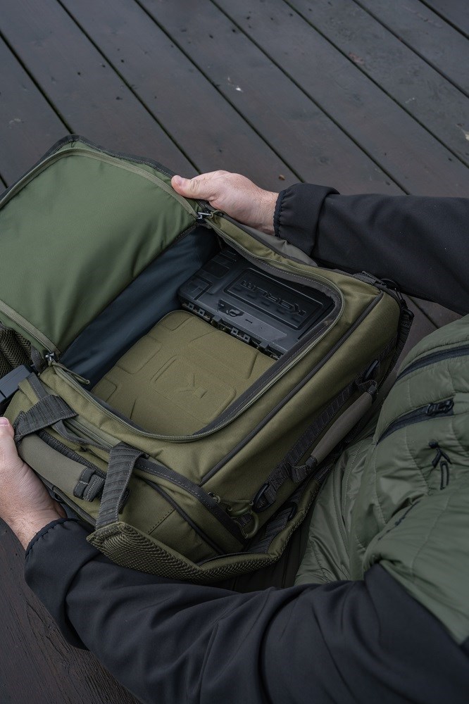 Korum Batoh Progress Roversack 25l (obrázek 10)