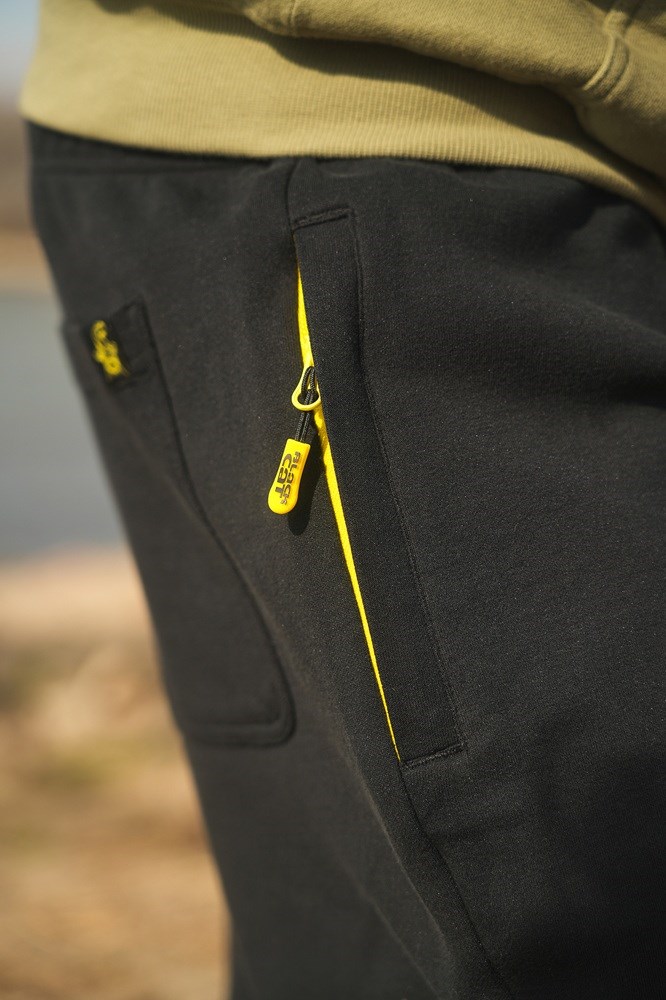 Black Cat Kraťasy Black Jogger Shorts Velikost: L - Obrázek 5