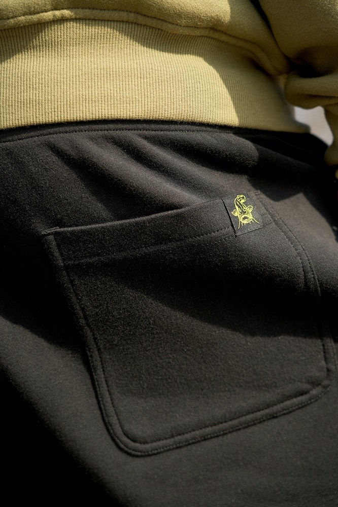 Black Cat Kraťasy Black Jogger Shorts Velikost: L - Obrázek 6