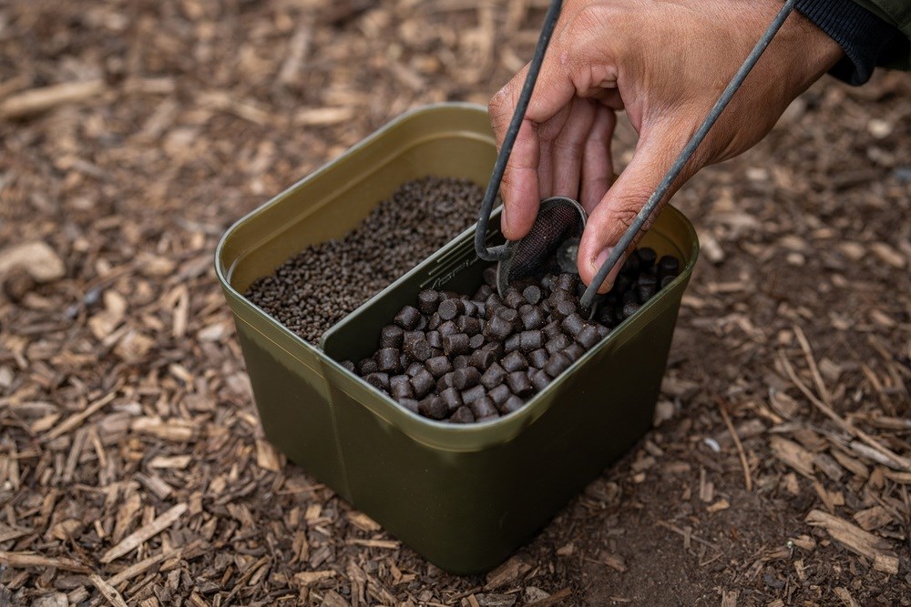 Korum Miska Divided Bait Tub Objem: 1,7L, Rozměr: 16,5x16,5x12,5cm (obrázek 8)