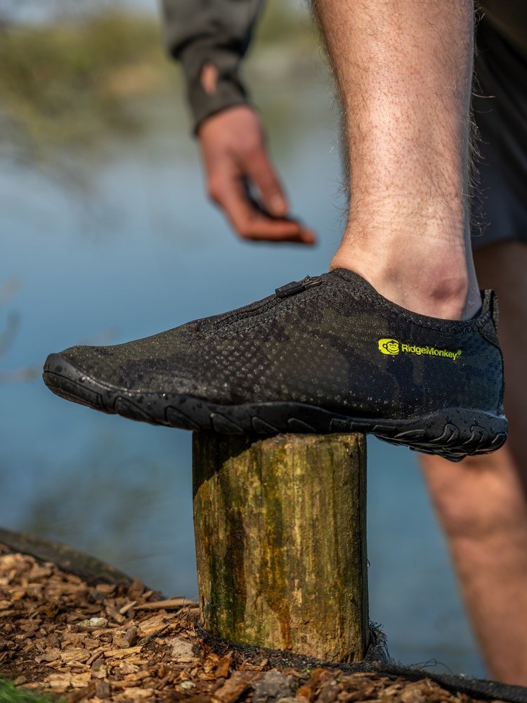 RidgeMonkey Boty APEarel Dropback Aqua Shoes Camo Velikost: 47 (obrázek 3)