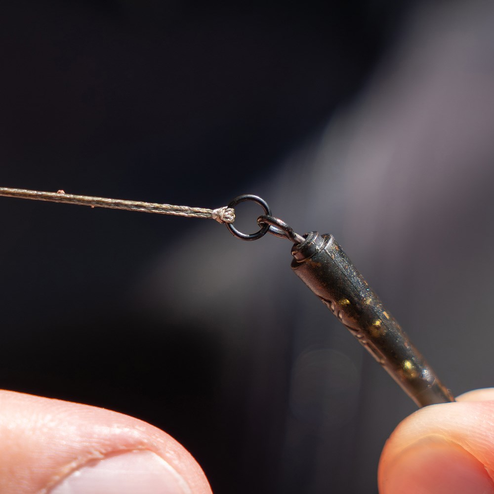 Avid Carp Montáž Outline FleckTone Ring Swivel Bag Stems Velikost: Short (obrázek 4)