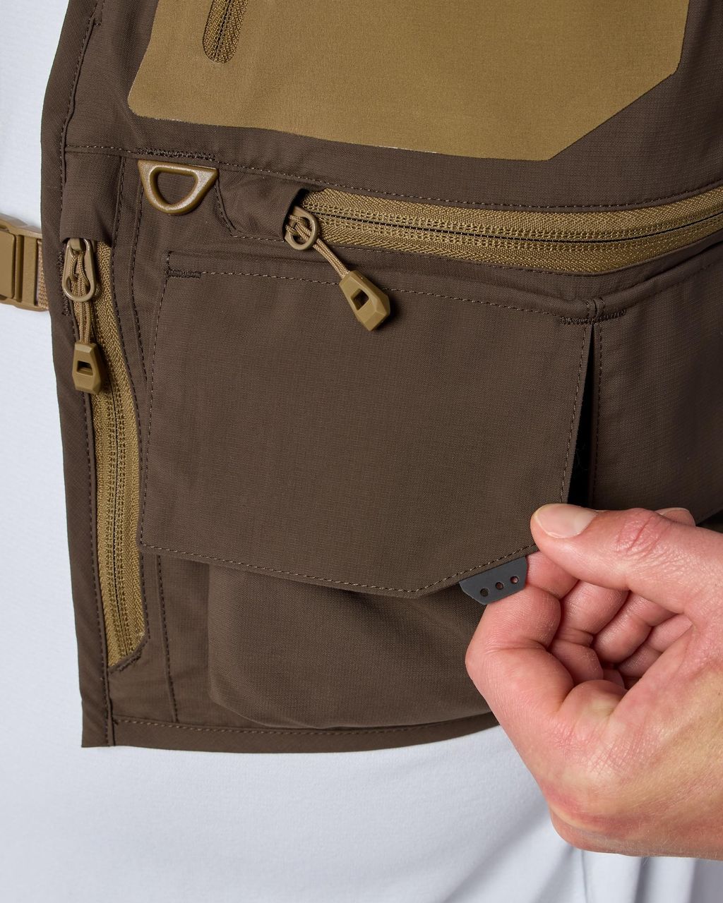 Simms Vesta Headwaters Vest Hickory Velikost: L (obrázek 8)