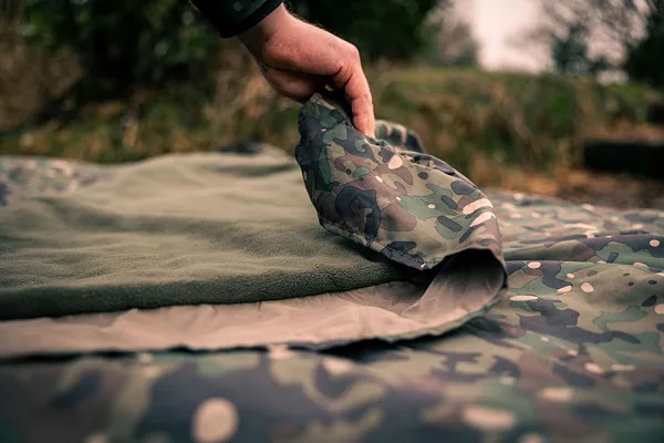 Trakker Products Trakker Přehoz na Lehátko RLX Bed Cover Camo (obrázek 5)