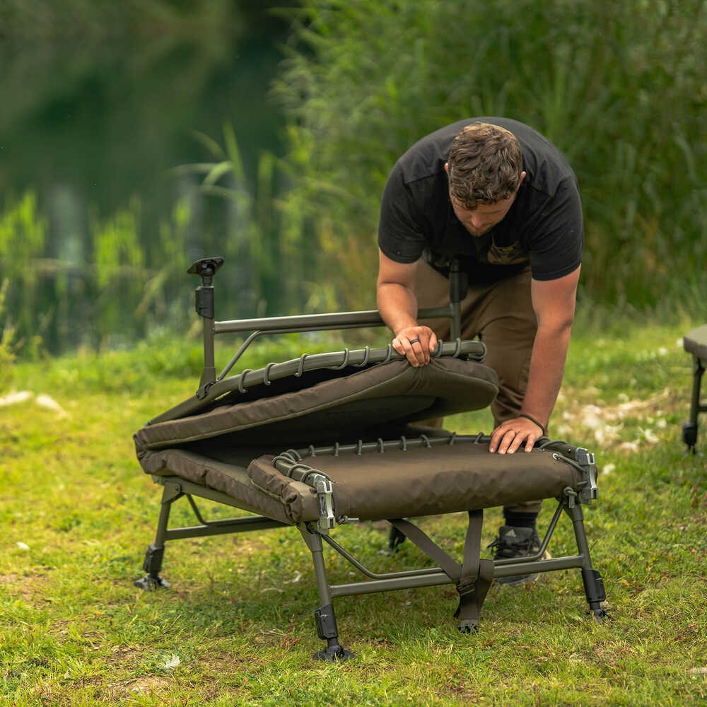Avid Carp Lehátko Benchmark Ultra Standard Bed (obrázek 3)