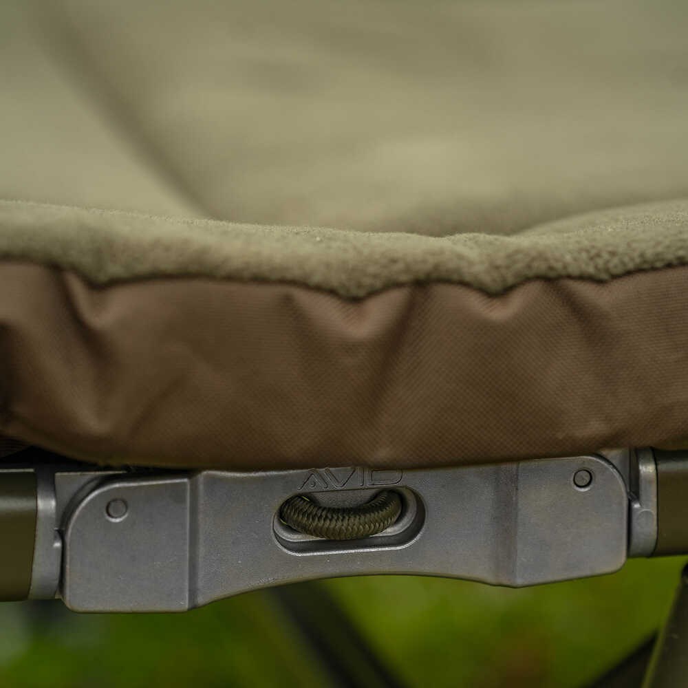 Avid Carp Lehátko Benchmark Ultra Standard Bed (obrázek 5)