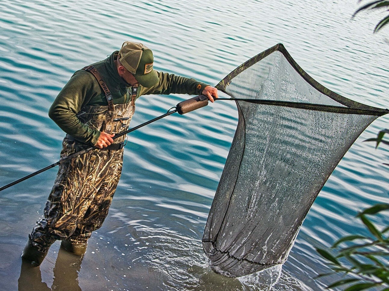 Prologic Podběrák Avenger Landing Net 2 Díl (obrázek 6)