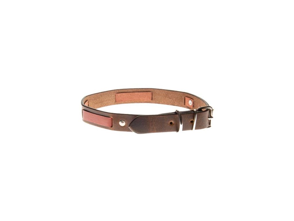 COBBYS PET Obojok z pravej kože hnedý s drobnou károvanou hľbkovou tlačou zdobený červenou kožou 20mm/55cm