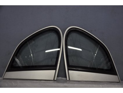 Porsche Cayenne 955 Zadní okénko okno blatníku