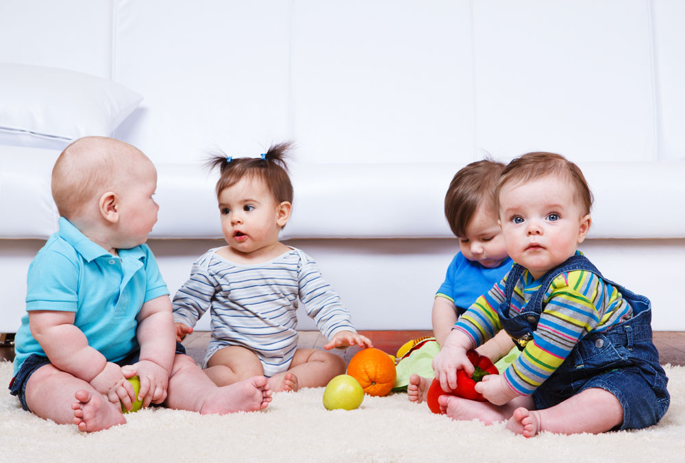 Ako sa hrať s polročným dieťatkom? Najlepšie hračky pre deti od 6 mesiacov