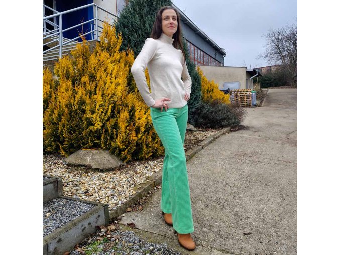 Dámske menčestrové nohavice Nymo zelené 19234