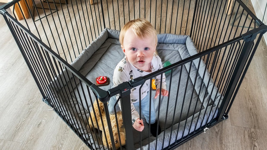 Univerzálna ohrádka BabyDan CombiFit 5stranná ohrádka, čierna  90cm - 350cm