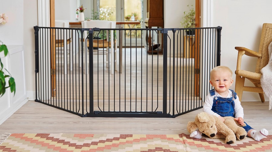 Univerzálna priestorová zábrana BabyDan CombiFit L, čierna  90cm - 223cm