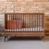 Detská postieľka Nest Walnut 140x70 orech masív so vstavanou zábranou, prestaviteľná na posteľ Junior