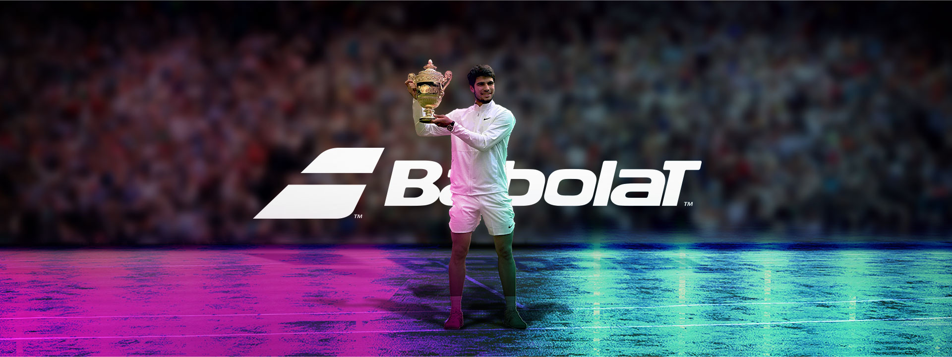 Carlos Alcaraz s tenisovou raketou Babolat Pure Aero