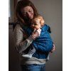 Ergonomické rostoucí nosítko MoniLu UNI - Waves Blue Dark včetně slintáčků