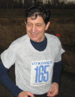 Vytrvalostní výkonnost u běžců kategorie Masters: změny související s věkem a základní fyziologické mechanismy