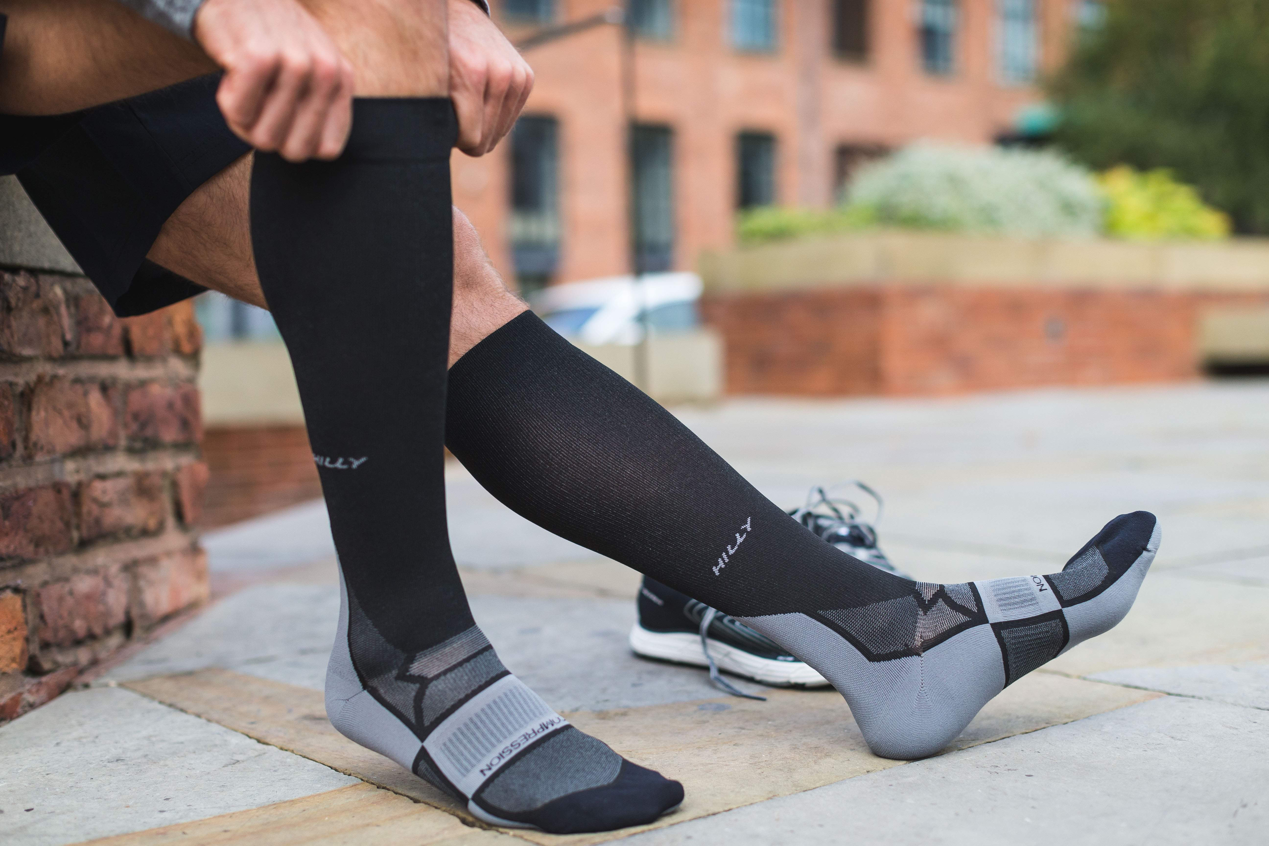 Existují důkazy, že nošení kompresního oblečení může běžcům prospět?