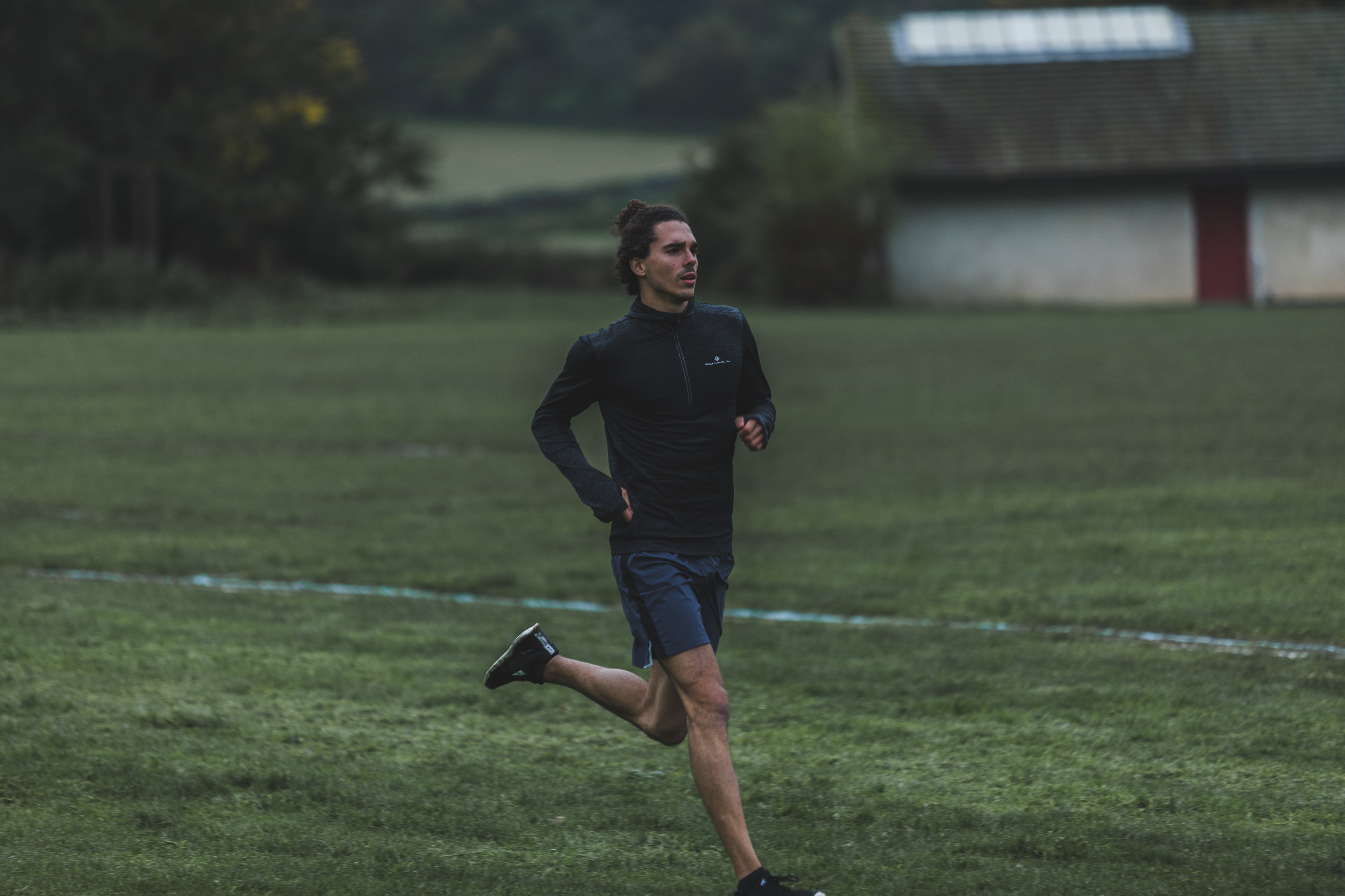 Změny v biomechanice běhu po 12týdenním tréninku chůze v minimalistické obuvi