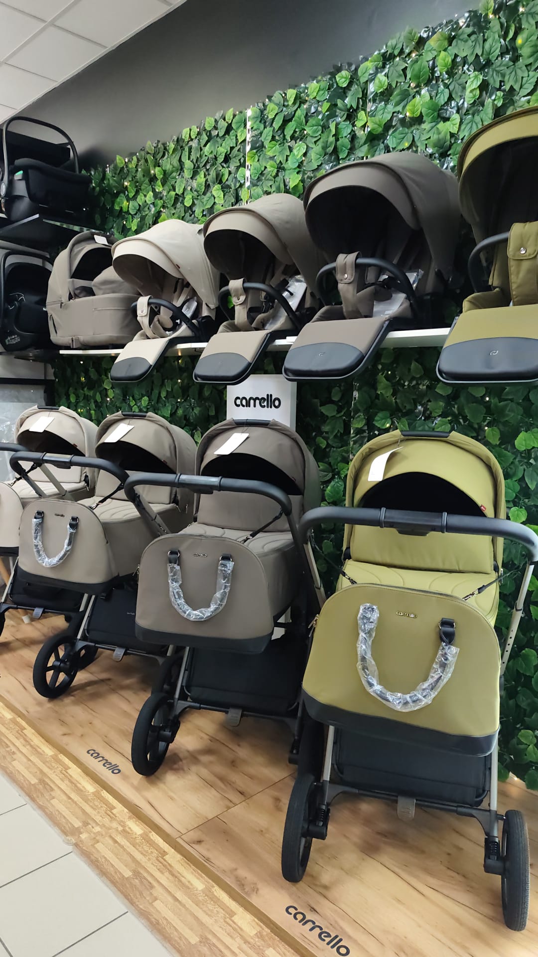 Kočík Carrello Ultra F vystavený v predajni Babyadore
