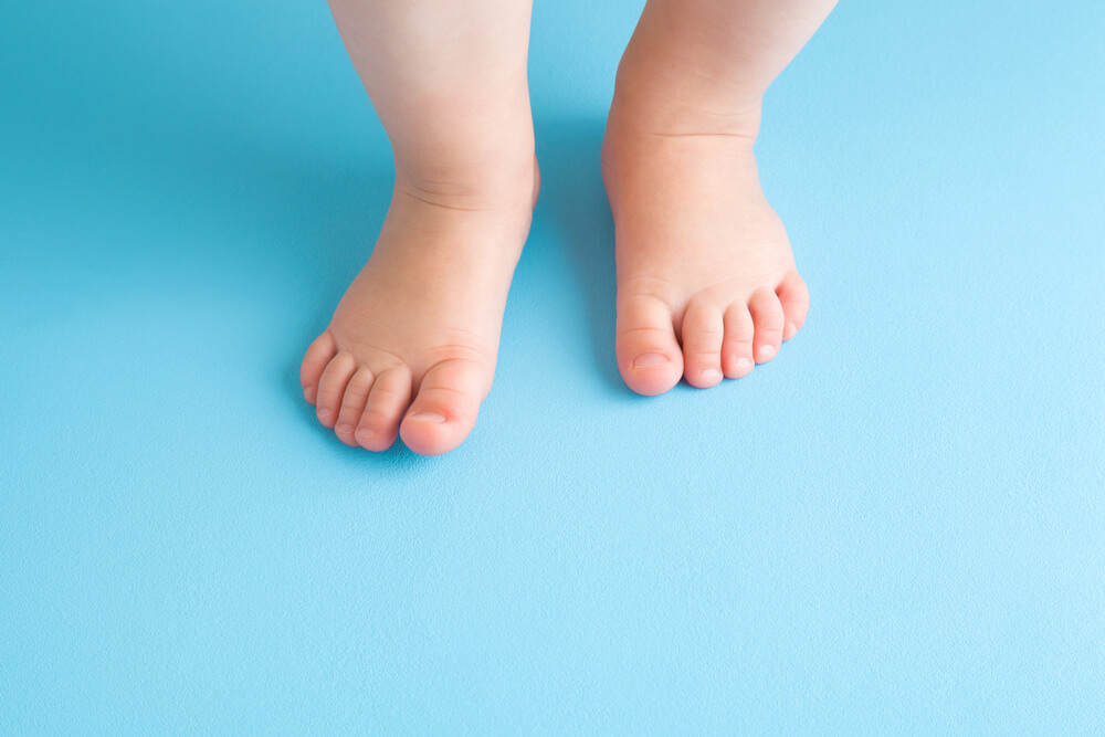 When should baby start wearing shoes? - A Practical Guide for Parents