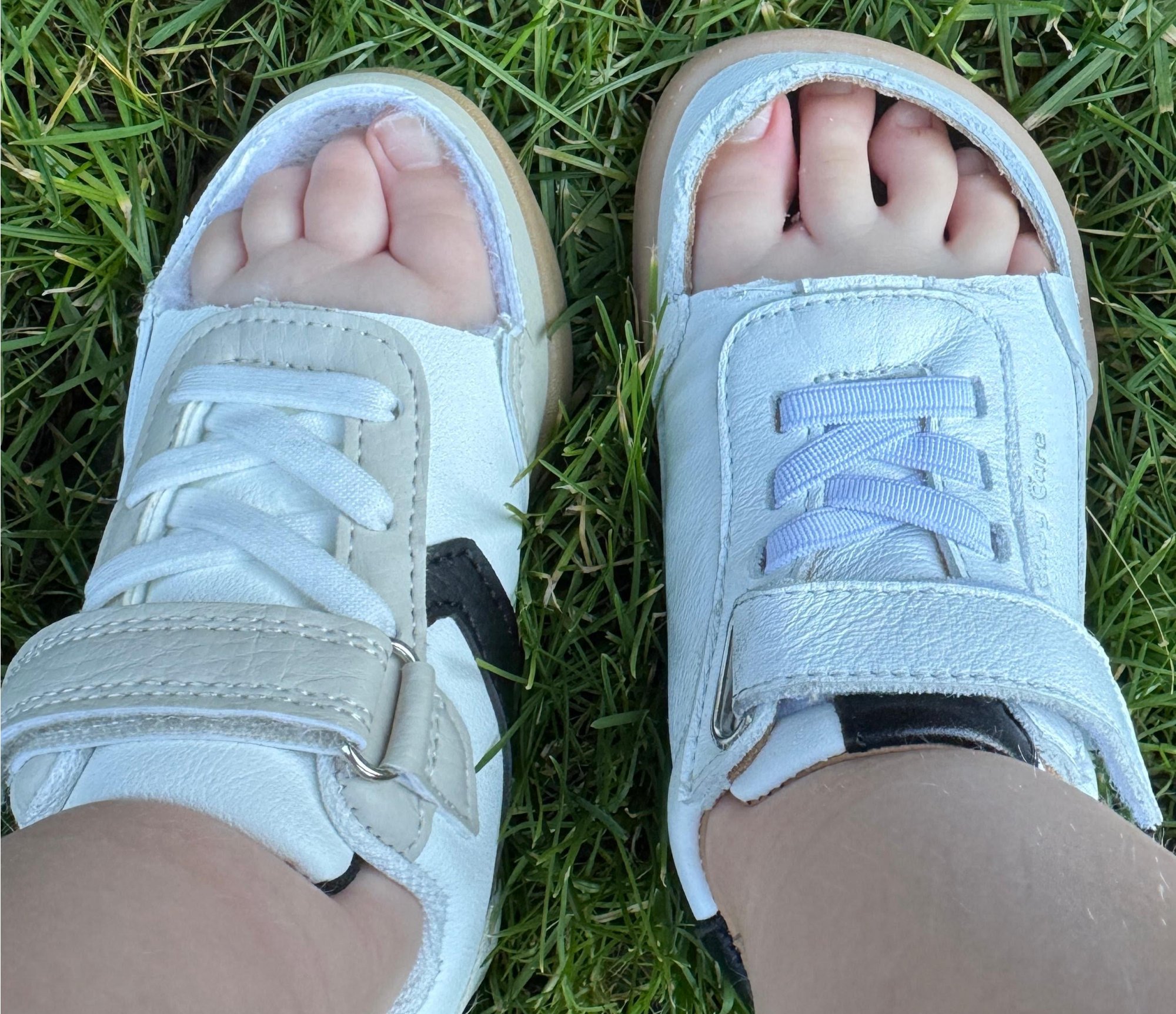 Classic children's sneakers vs. barefoot shoes: what is the difference?