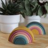 PETITE&MARS Szilikon összerakható játék Rainbow 12h+