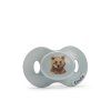 53854 30100153858na pacifier billy the bear front aw22 pp