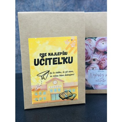 darčeková krabička s etiketou pre pani učiteľku