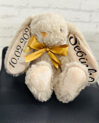 🐰Ušatých zajkov vhodných od narodenia s tvojim vlastným menom alebo iným textom podľa potreby objednáš u nás na...