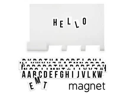 Magnetická tabule s věšákem a černými písmeny