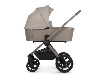 3 adjustable height levels carrycot