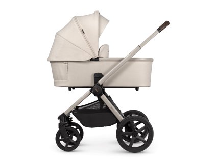 3 adjustable height levels carrycot