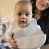 BABYONO Podbradník mäkký plastový s vreckom bez BPA (Variant BABYONO Podbradník mäkký plastový s vreckom bez BPA blue 6m+)