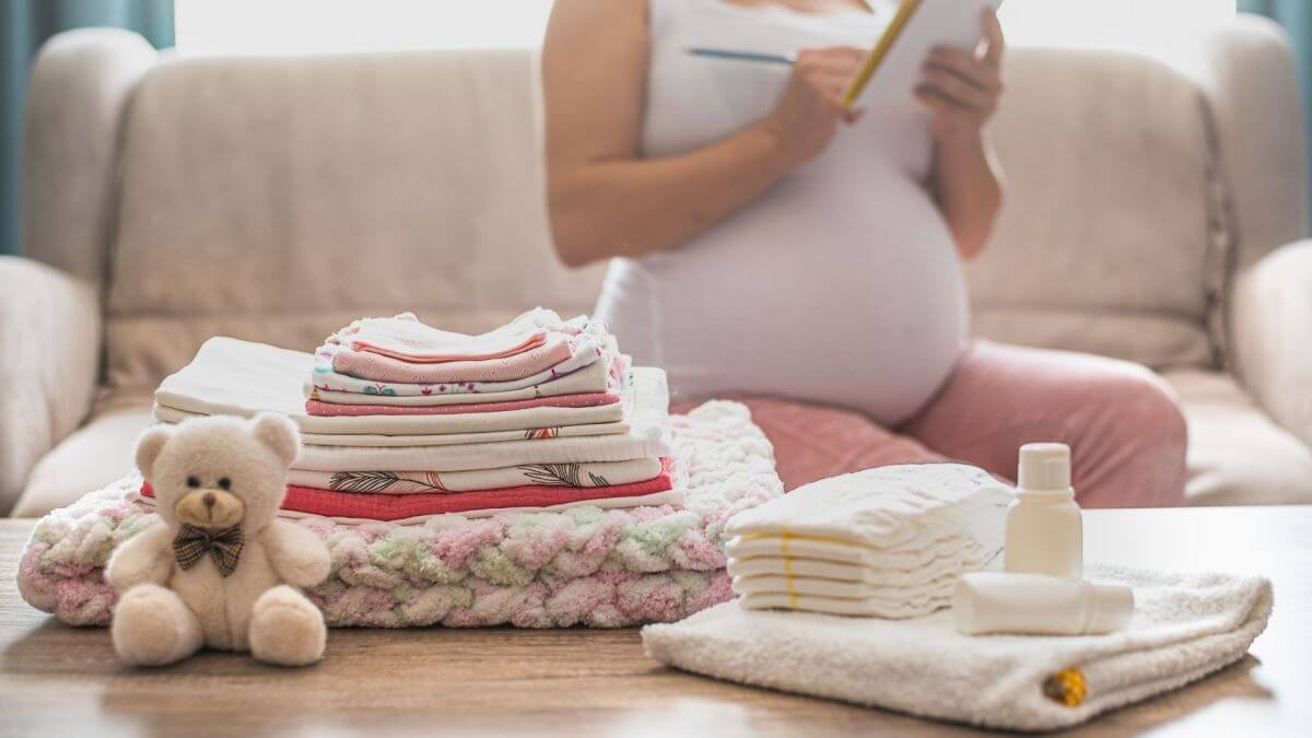 Čo si treba zobrať do pôrodnice a ako obliecť bábätko na cestu domov?