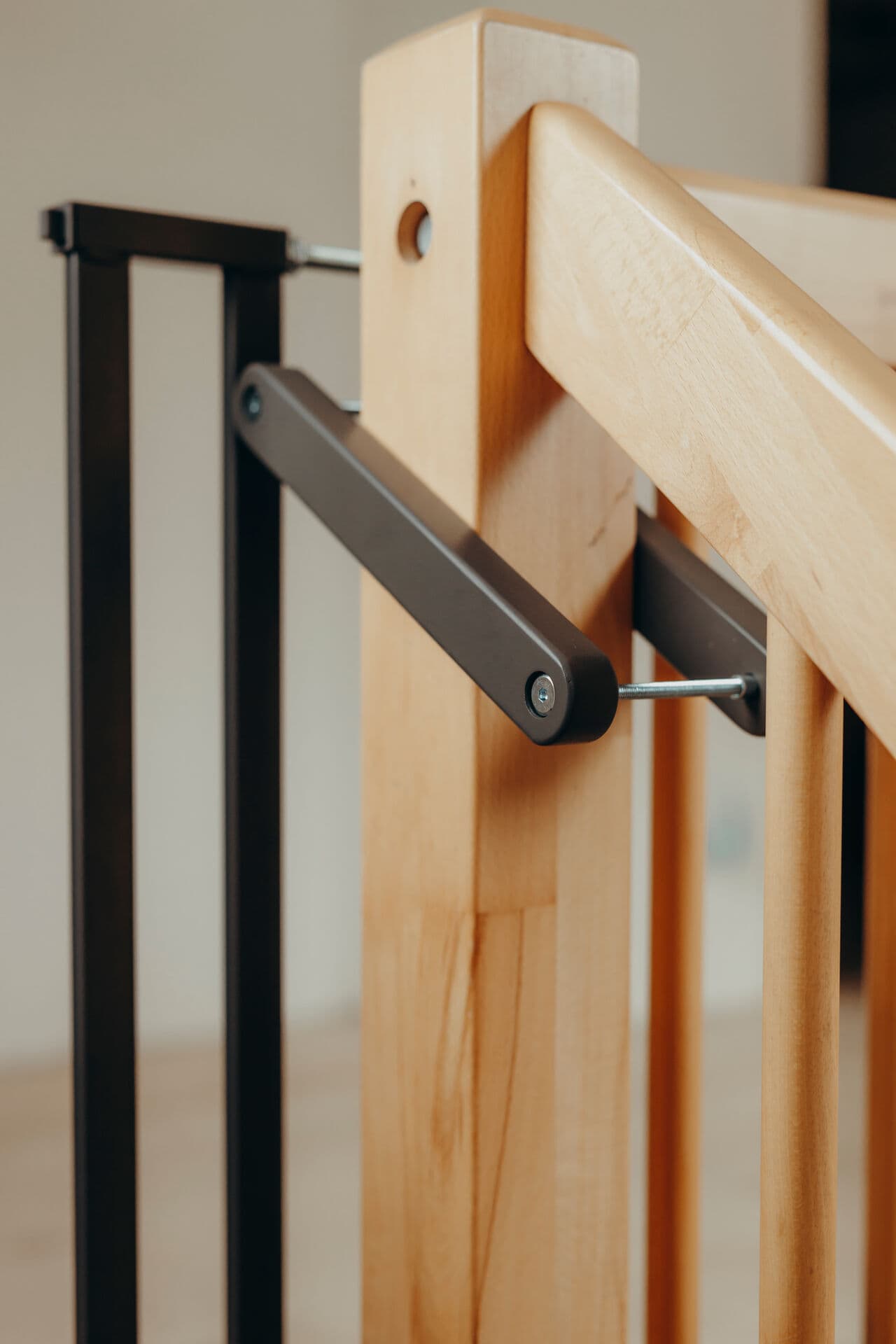 Geuther Schodišťová zábrana Easylock Plus 84.5 - 92.5 cm