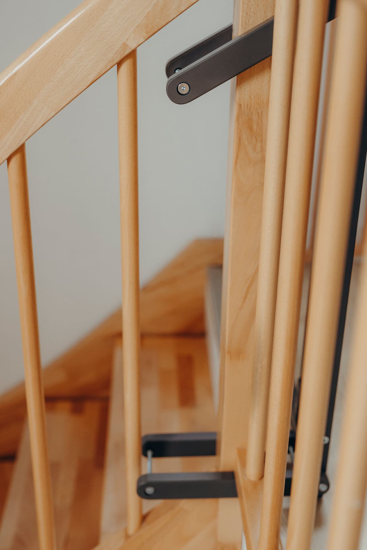 Geuther Schodišťová zábrana Easylock Plus 84.5 - 92.5 cm