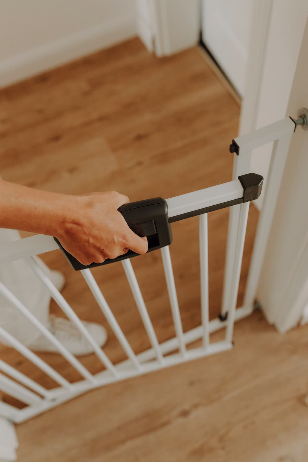 Geuther Zábrana do dveří Easylock Plus 80.5 - 88.5 cm, kovová, white