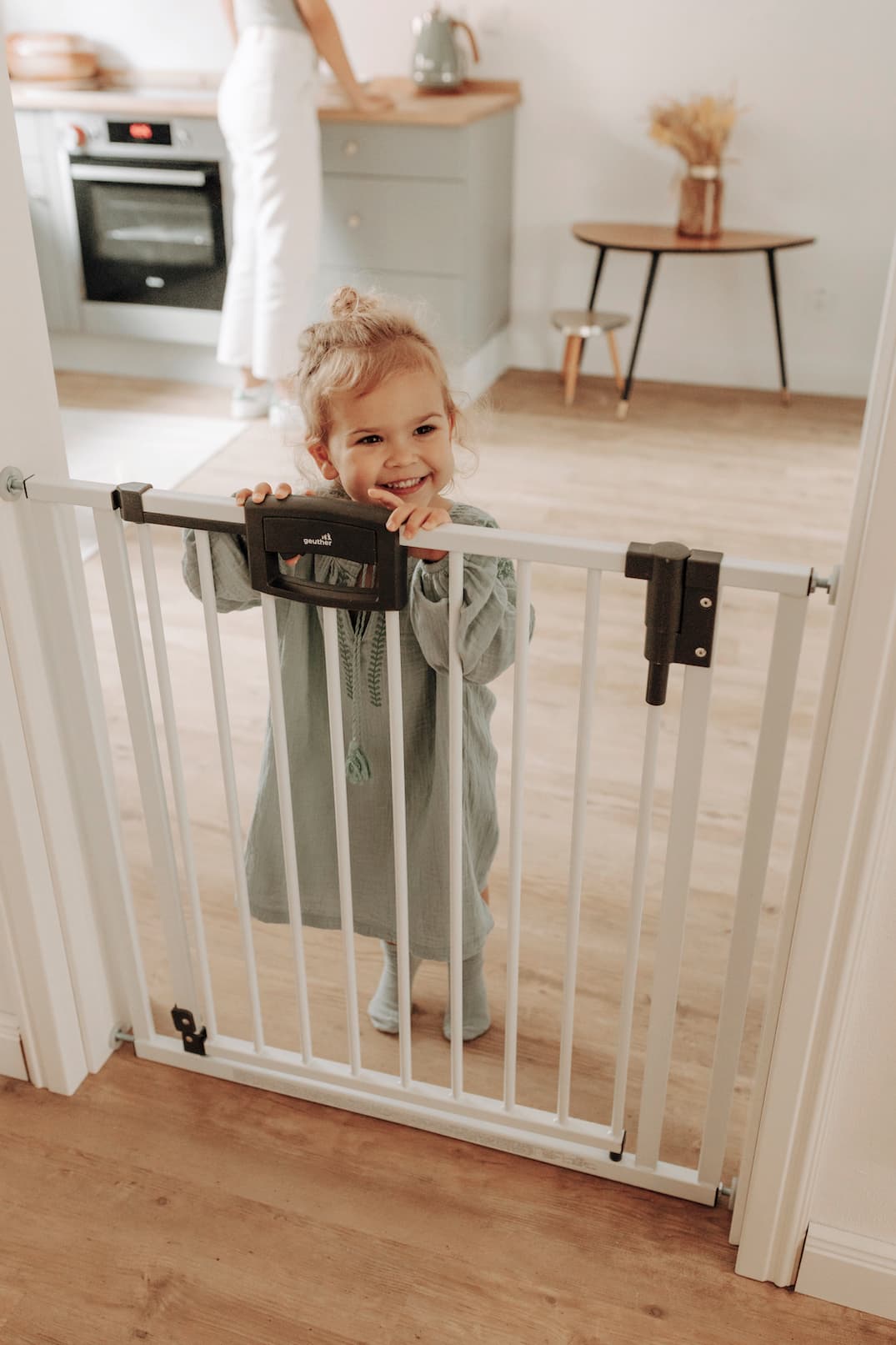 Geuther Zábrana do dveří Easylock Plus 80.5 - 88.5 cm, kovová, white