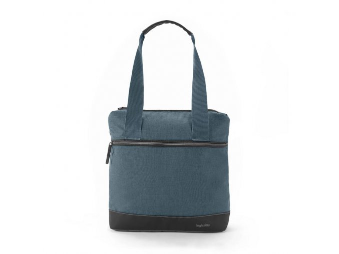 Přebalovací batoh Aptica, je praktický, moderní a má styl. V modrošedé barvě Vancouver Blue. Jednoduchý, čistý tvar, jako taška, batoh s upevněním na kočárek, využijete naplno každý den. Obsahuje přebalovací podložku. šedomodrá