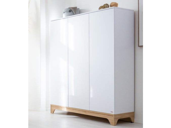 Velká bílá třídílná skříň do dětského pokoje Faktum Lumina White
