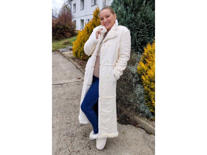 Dlouhý smetanový kabát s kožíškem. Italská značka Witboy. velikost L